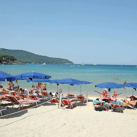 Il Roseto مارشيانا